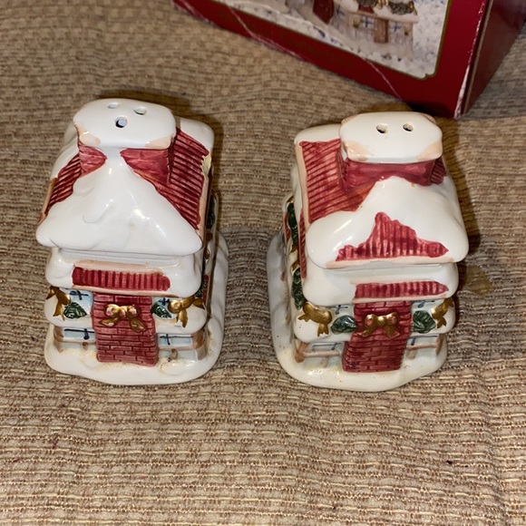 NWT Vintage Windsor Collection Salt & Pepper Set - Picture 3 of 14
